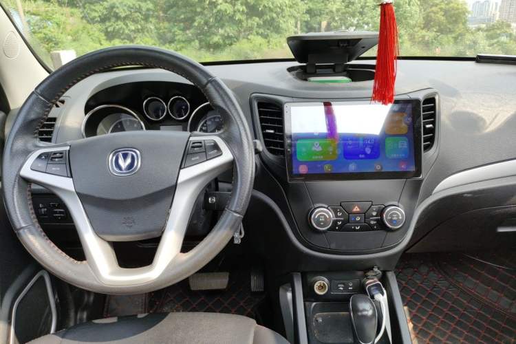 Used CHANGAN CS35 2016 1.6L Automatic Luxury Model China IV Standard Center Console