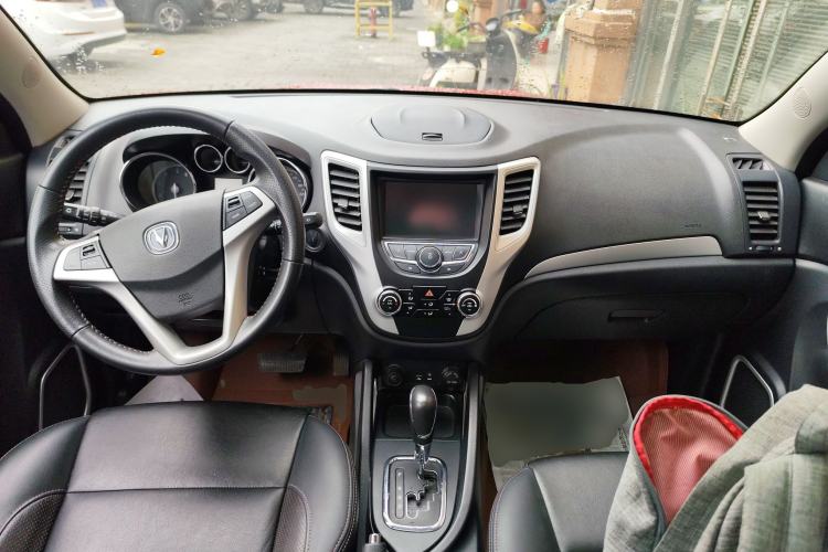 Used CHANGAN CS35 2016 1.6L Automatic Luxury Model China IV Standard Center Console