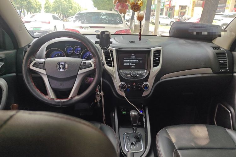 Used CHANGAN CS35 2016 1.6L Automatic Luxury Model China IV Standard Center Console