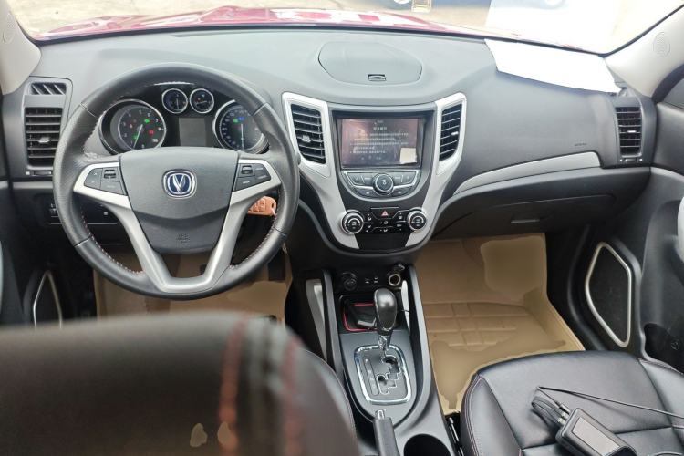Used CHANGAN CS35 2016 1.6L Automatic Luxury Model China V Standard Center Console
