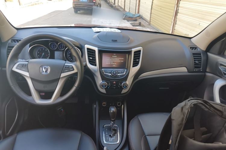 Used CHANGAN CS35 2016 1.6L Automatic Luxury Model China V Standard Center Console