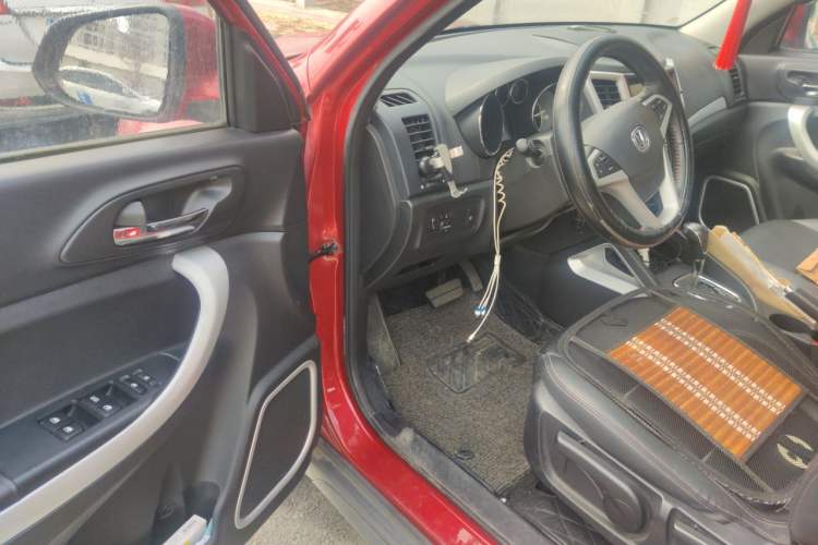 Used CHANGAN CS35 2016 1.6L Automatic Luxury Model China IV Standard Driver Seat