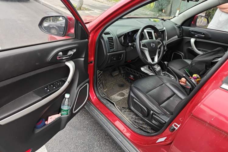 Used CHANGAN CS35 2016 1.6L Automatic Luxury Model China IV Standard Driver Seat