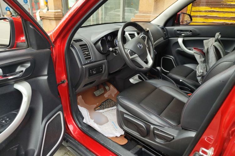 Used CHANGAN CS35 2016 1.6L Automatic Luxury Model China IV Standard Driver Seat