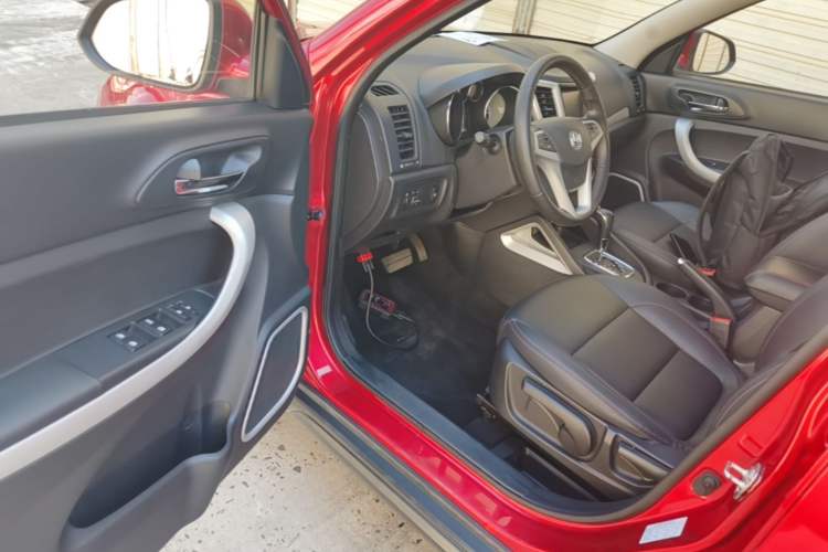 Used CHANGAN CS35 2016 1.6L Automatic Luxury Model China V Standard Driver Seat