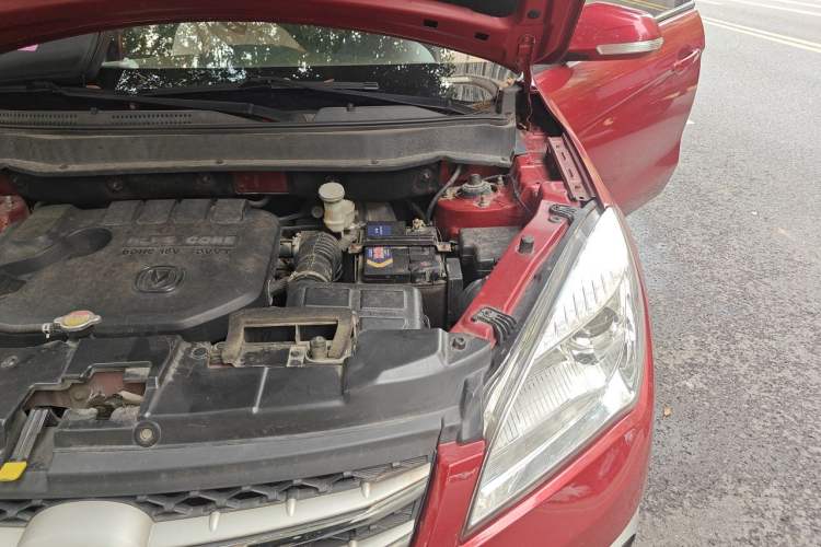 Used CHANGAN CS35 2016 1.6L Automatic Luxury Model China IV Standard Engine Bay Left