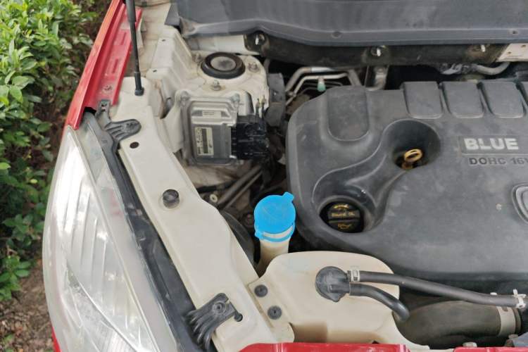 Used CHANGAN CS35 2016 1.6L Automatic Luxury Model China V Standard Engine Bay Right