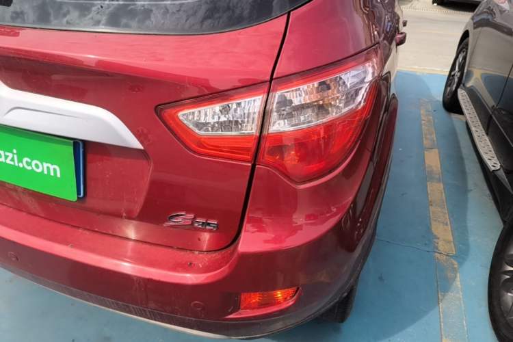 Used CHANGAN CS35 2016 1.6L Manual Luxury Model China IV Standard Exterior 3