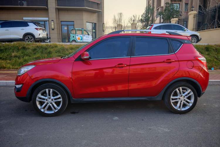 Used CHANGAN CS35 2016 1.6L Automatic Luxury Model China IV Standard Exterior 4