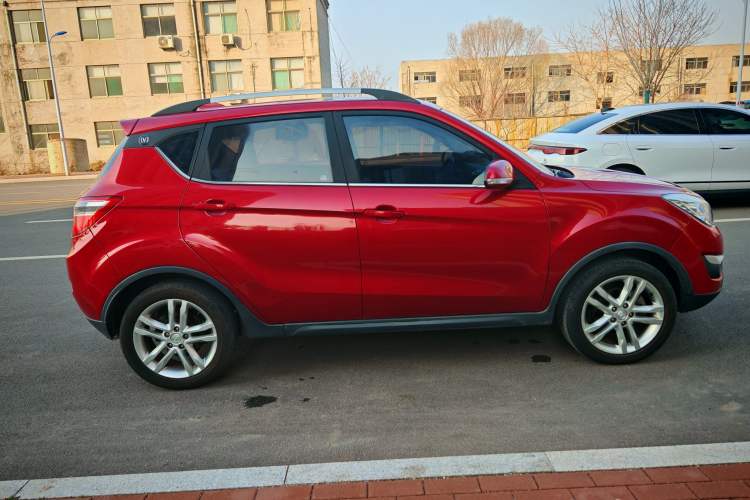 Used CHANGAN CS35 2016 1.6L Automatic Luxury Model China IV Standard Exterior 8