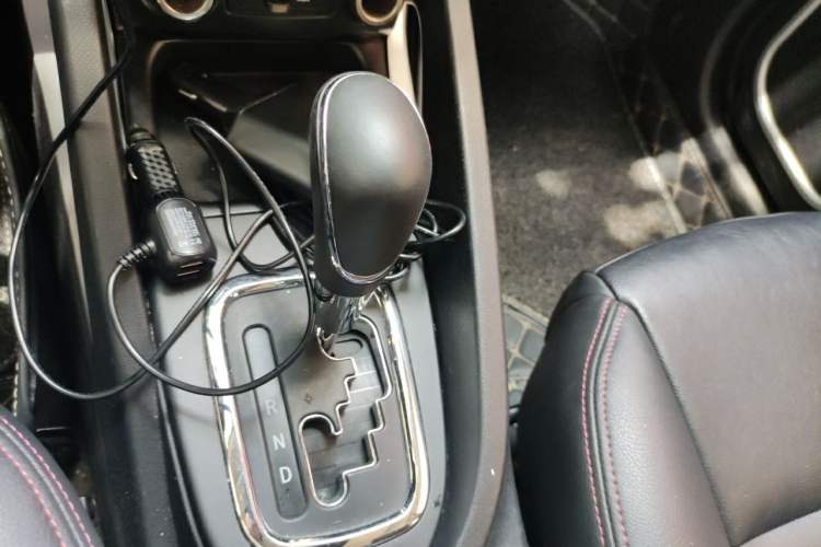 Used CHANGAN CS35 2016 1.6L Automatic Luxury Model China V Standard Gear Lever