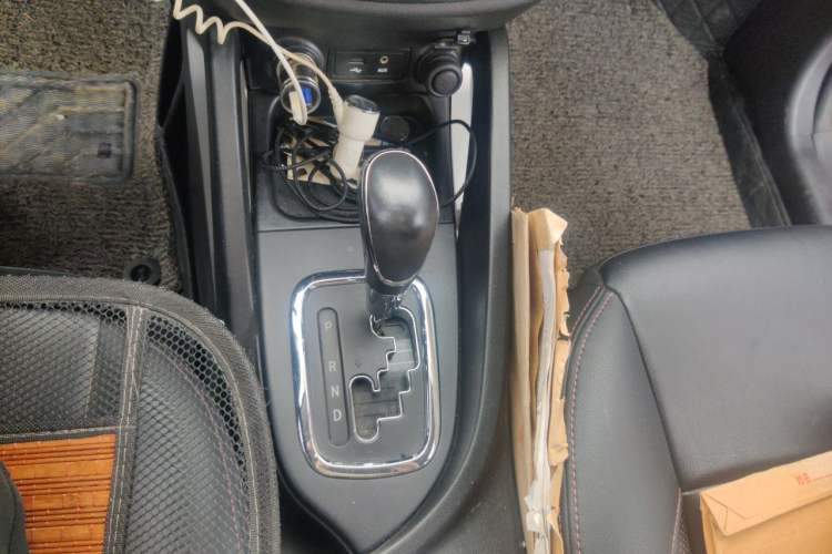 Used CHANGAN CS35 2016 1.6L Automatic Luxury Model China IV Standard Gear Lever