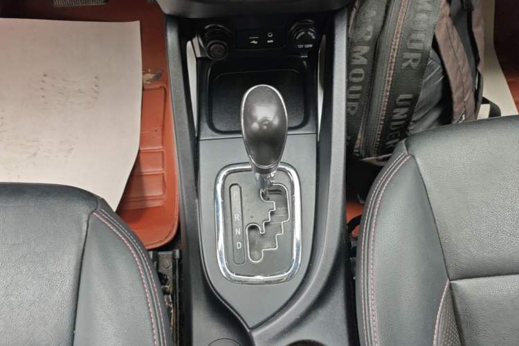 Used CHANGAN CS35 2016 1.6L Automatic Luxury Model China IV Standard Gear Lever
