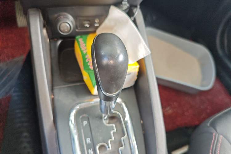 Used CHANGAN CS35 2016 1.6L Automatic Luxury Model China V Standard Gear Lever
