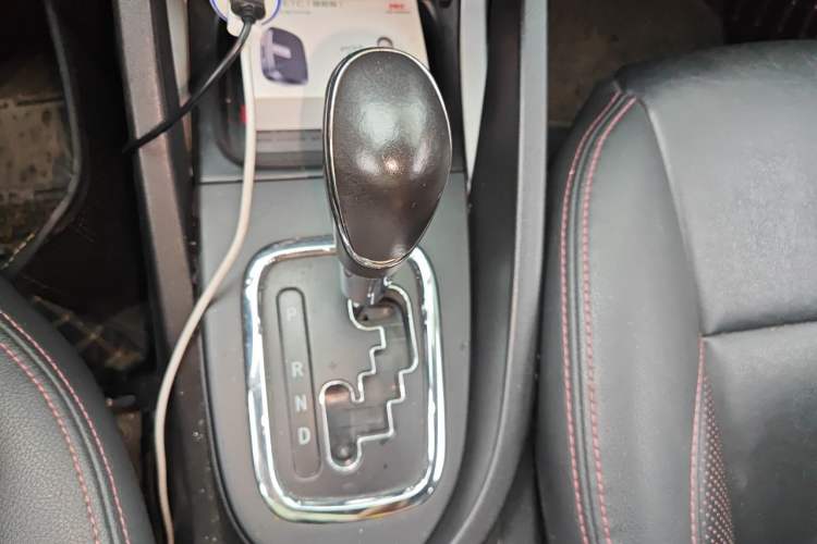 Used CHANGAN CS35 2016 1.6L Automatic Luxury Model China IV Standard Gear Lever