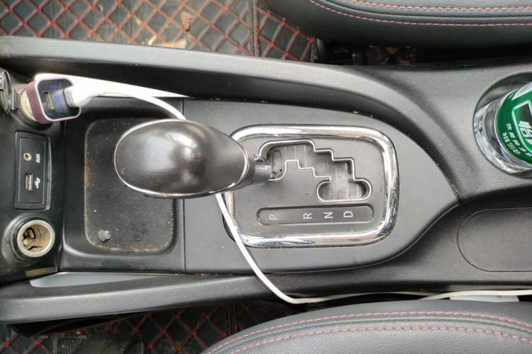 Used CHANGAN CS35 2016 1.6L Automatic Luxury Model China IV Standard Gear Lever