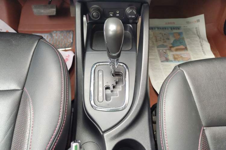 Used CHANGAN CS35 2016 1.6L Automatic Luxury Model China IV Standard Gear Lever