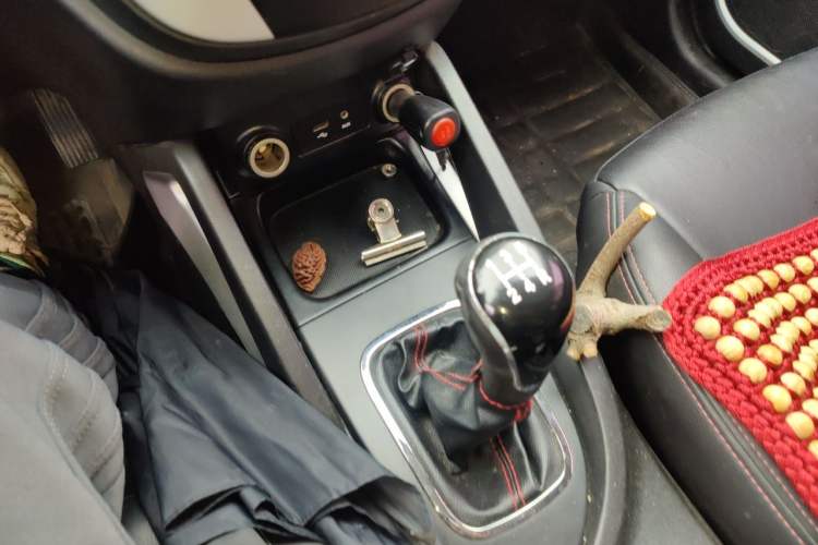 Used CHANGAN CS35 2016 1.6L Manual Luxury Model China IV Gear Lever