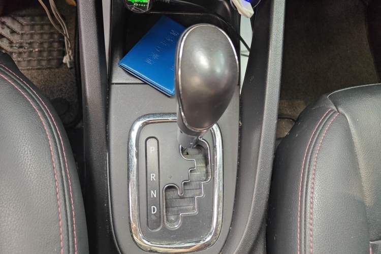 Used CHANGAN CS35 2016 1.6L Automatic Luxury Model China IV Standard Gear Lever
