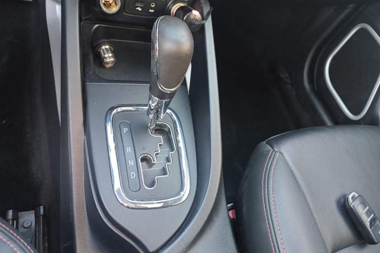Used CHANGAN CS35 2016 1.6L Automatic Luxury Model China IV Standard Gear Lever
