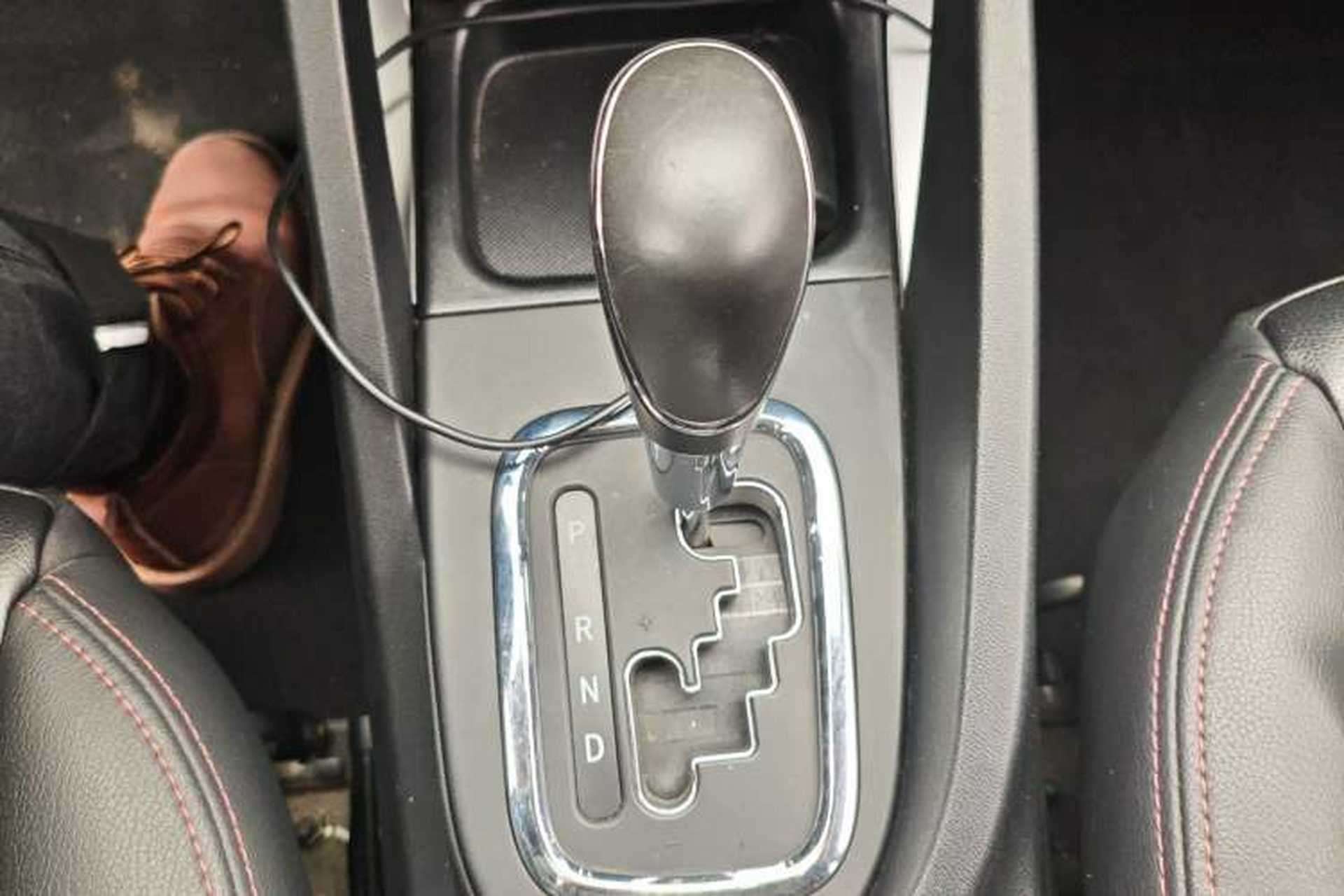 Used CHANGAN CS35 2016 1.6L Automatic Luxury Model China V Standard Gear Lever