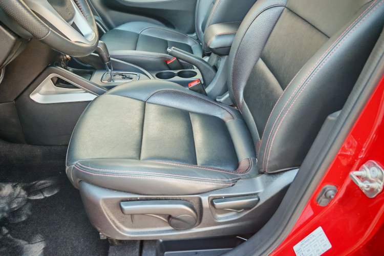 Used CHANGAN CS35 2016 1.6L Automatic Luxury Model China IV Standard Interior 2