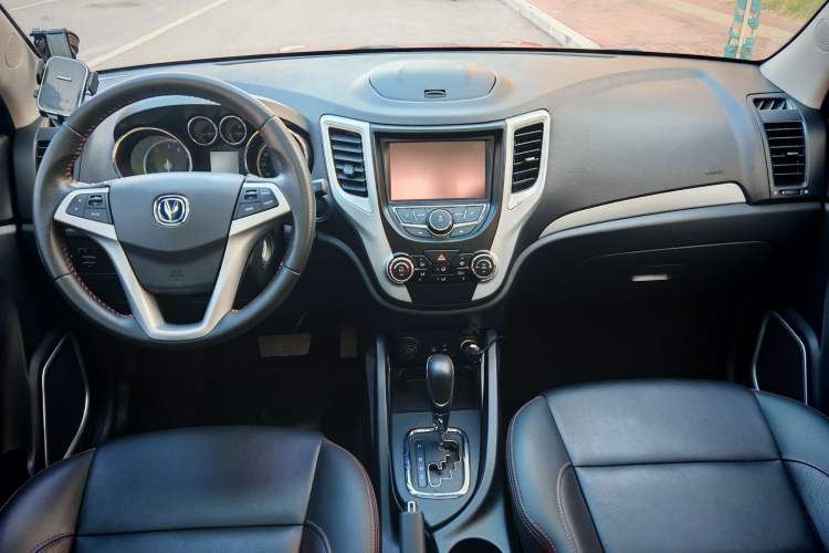 Used CHANGAN CS35 2016 1.6L Automatic Luxury Model China IV Standard Interior 6