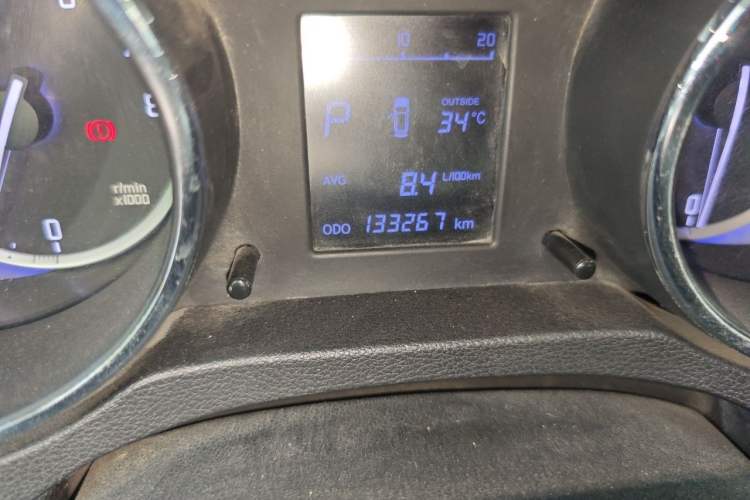 Used CHANGAN CS35 2016 1.6L Automatic Luxury Model China V Standard Odometer Close Up