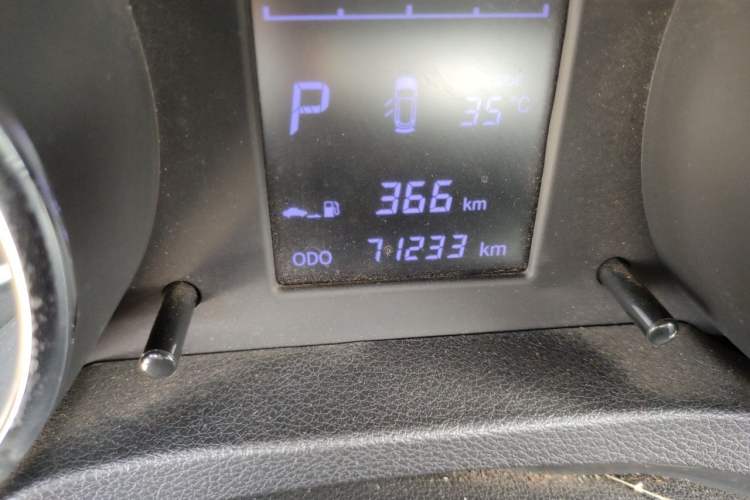 Used CHANGAN CS35 2016 1.6L Automatic Luxury Model China IV Standard Odometer Close Up