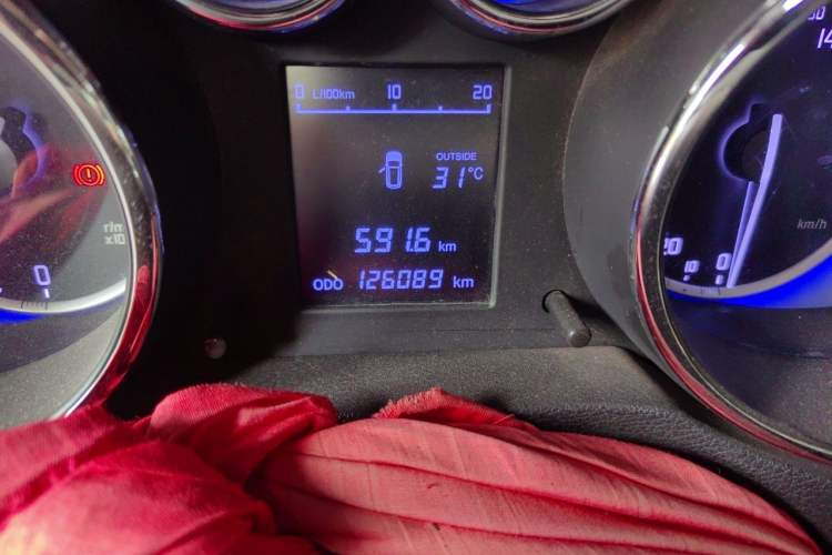 Used CHANGAN CS35 2016 1.6L Manual Luxury Model China IV Standard Odometer Close Up