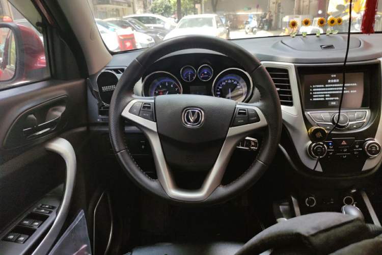 Used CHANGAN CS35 2016 1.6L Automatic Luxury Model China V Standard Steering Wheel