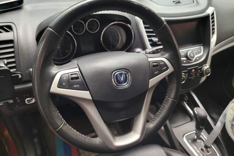 Used CHANGAN CS35 2016 1.6L Automatic Luxury Model China V Standard Steering Wheel