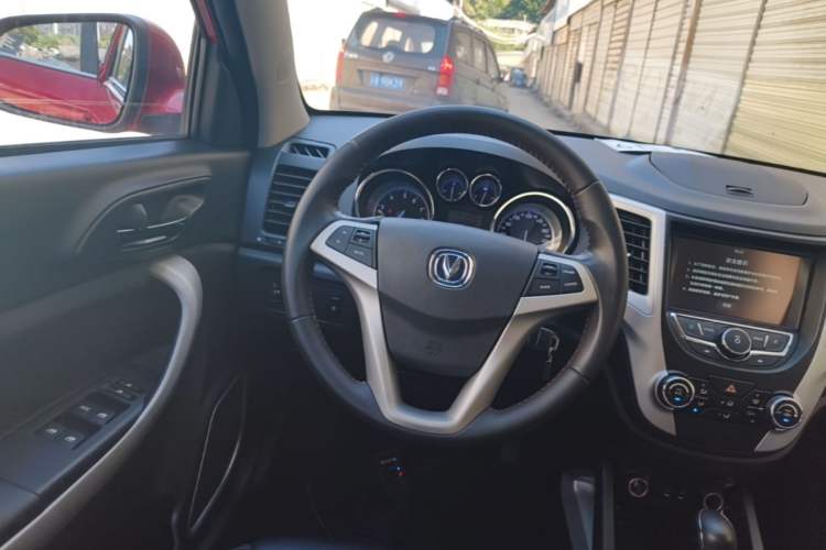 Used CHANGAN CS35 2016 1.6L Automatic Luxury Model China V Standard Steering Wheel