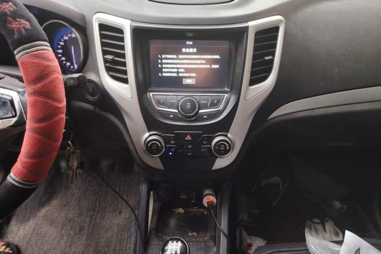 Used CHANGAN CS35 2016 1.6L Manual Luxury Model China IV Standard Audio And AC Panel