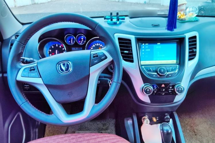 Used CHANGAN CS35 2016 1.6L Automatic Luxury Model China IV Standard Center Console