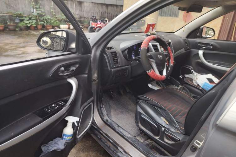 Used CHANGAN CS35 2016 1.6L Manual Luxury Model China IV Standard Driver Seat