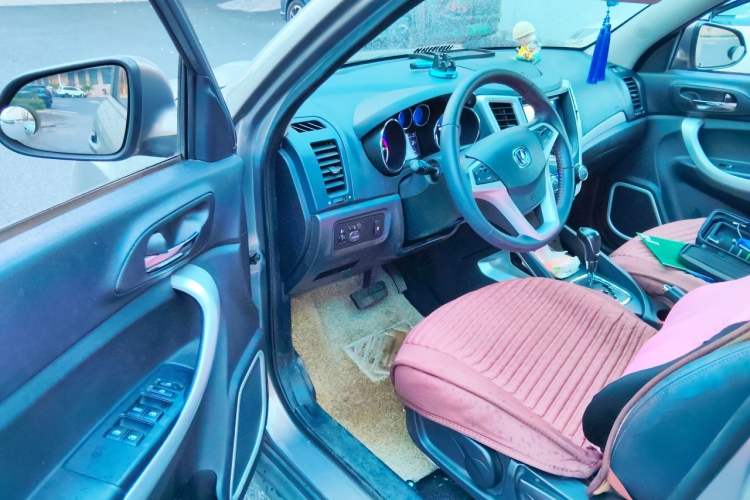 Used CHANGAN CS35 2016 1.6L Automatic Luxury Model China IV Standard Driver Seat