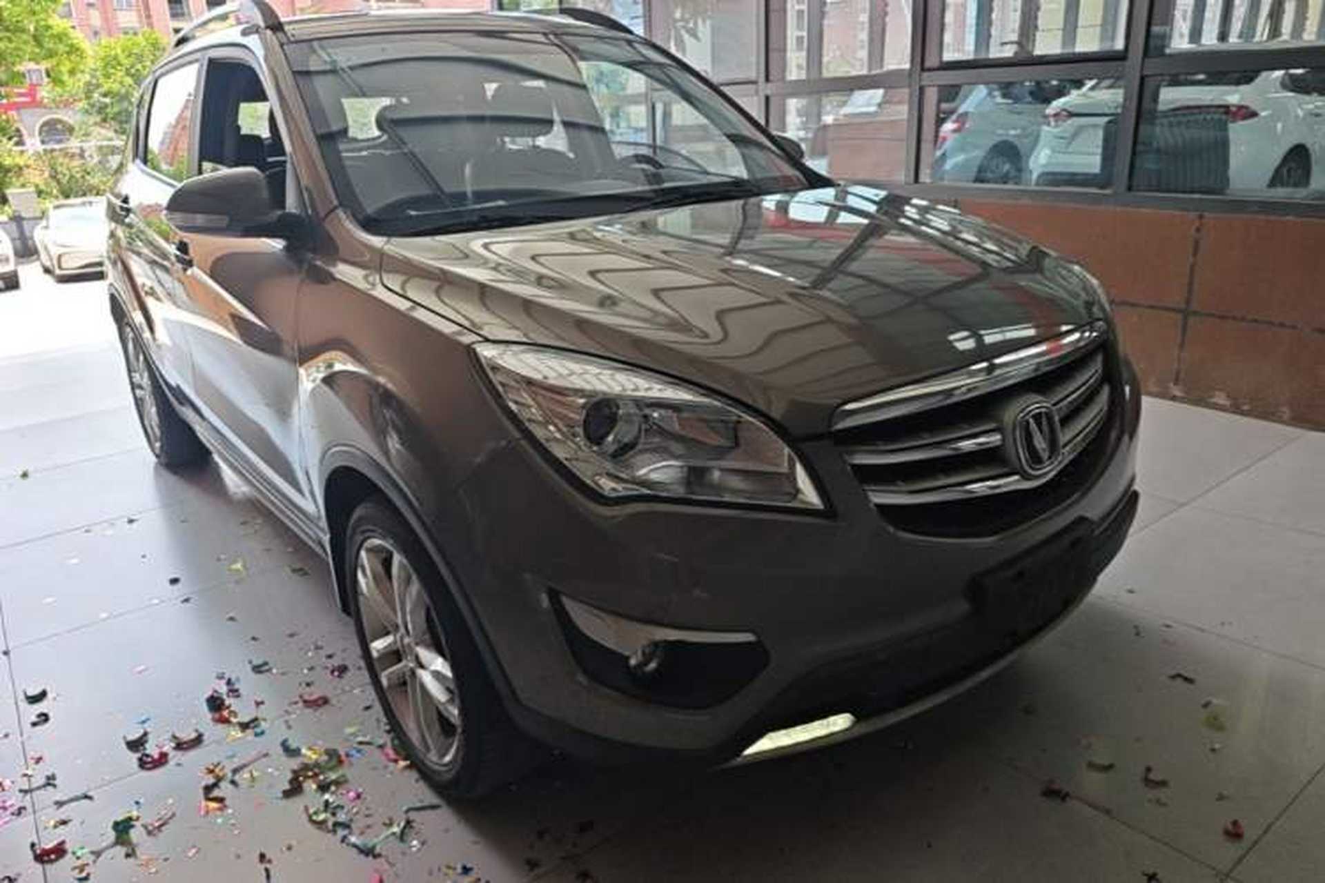 Used CHANGAN CS35 2016 1.6L Manual Luxury Model China IV Standard Front Right 45 Deg