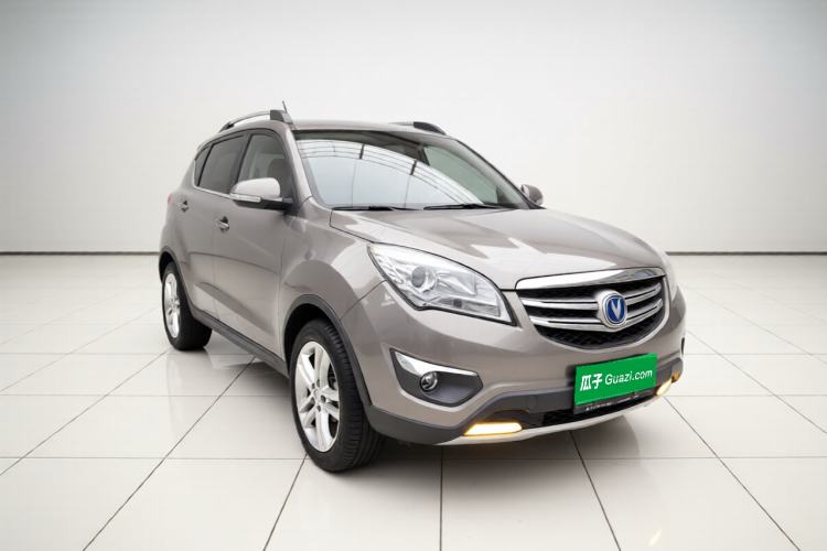 Used CHANGAN CS35 2016 1.6L Automatic Luxury Model China IV Standard Front Right 45 Deg