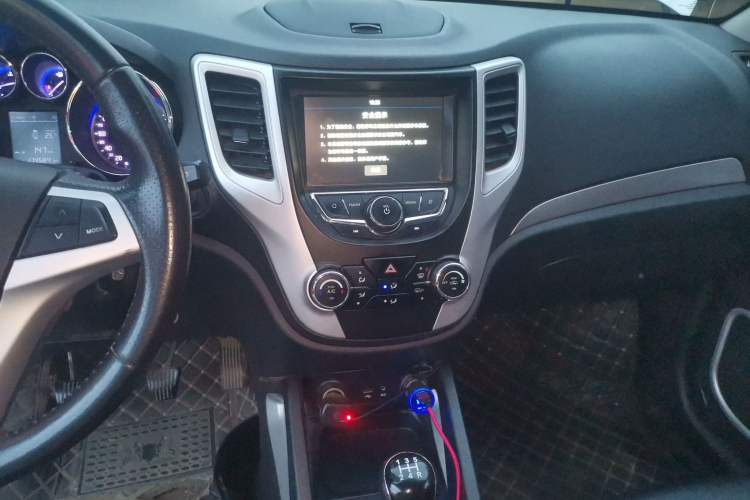 Used CHANGAN CS35 2016 1.6L Manual Luxury Model China V Standard Audio And AC Panel