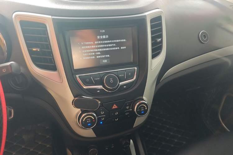 Used CHANGAN CS35 2016 1.6L Manual Luxury Model China V Standard Audio And AC Panel