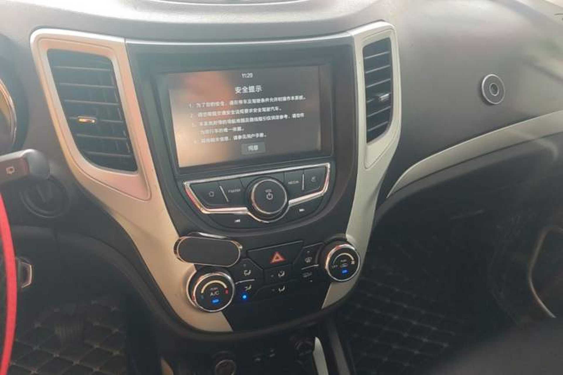 Used CHANGAN CS35 2016 1.6L Manual Luxury Model China V Standard Audio And AC Panel