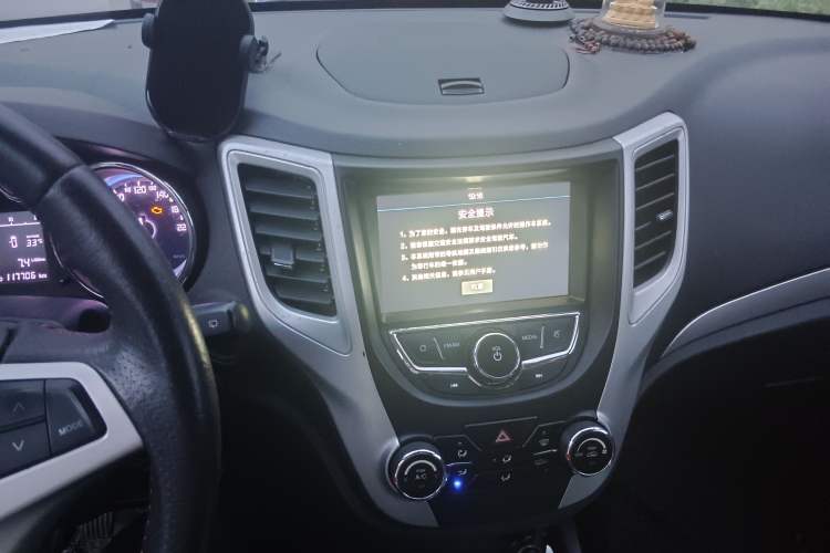 Used CHANGAN CS35 2016 1.6L Manual Luxury Model China IV Standard Audio And AC Panel