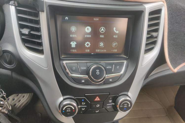 Used CHANGAN CS35 2016 1.6L Automatic Luxury Model China IV Standard Audio And AC Panel