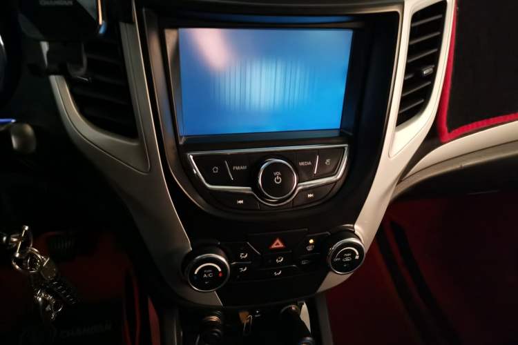Used CHANGAN CS35 2016 1.6L Manual Luxury Model China IV Standard Audio And AC Panel