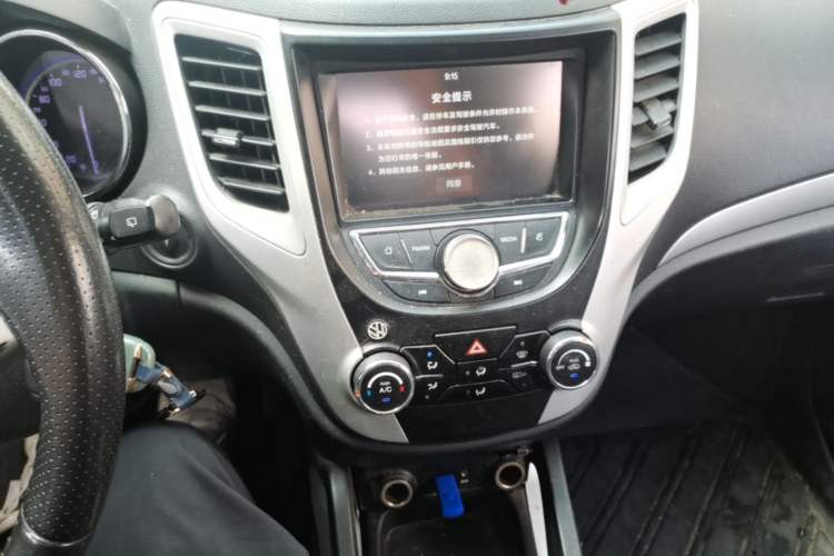 Used CHANGAN CS35 2016 1.6L Manual Luxury Model China V Standard Audio And AC Panel