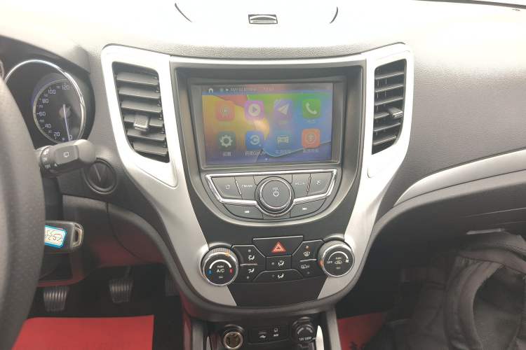 Used CHANGAN CS35 2016 1.6L Manual Luxury Model China V Standard Audio And AC Panel