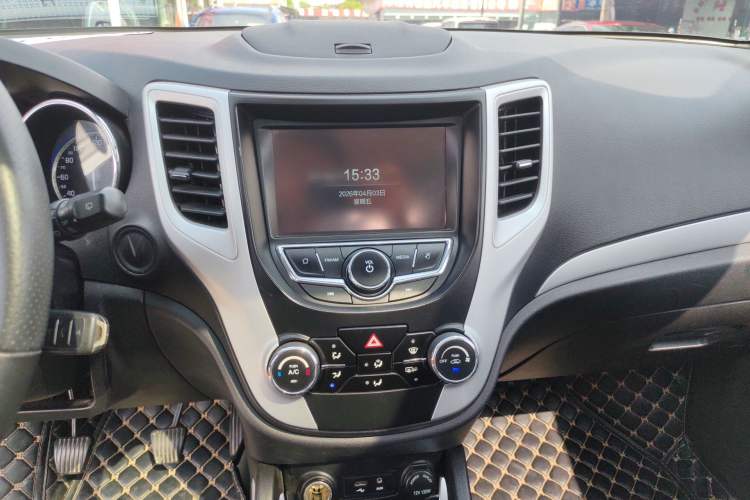 Used CHANGAN CS35 2016 1.6L Manual Luxury Model China V Standard Audio And AC Panel
