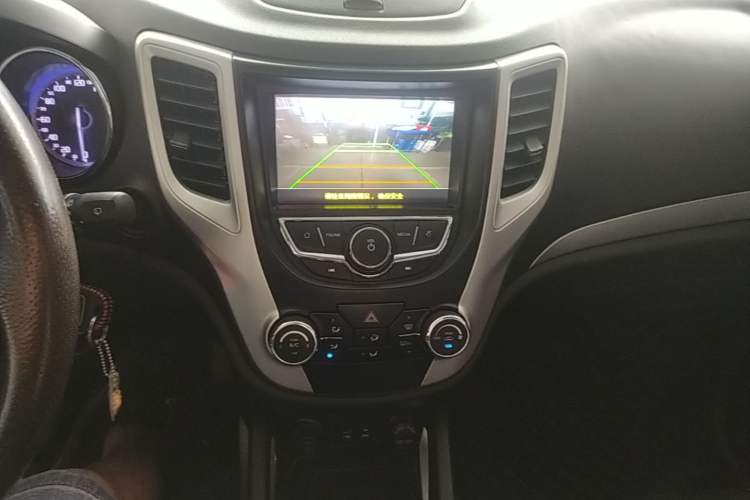 Used CHANGAN CS35 2016 1.6L Manual Luxury Model China IV Standard Audio And AC Panel