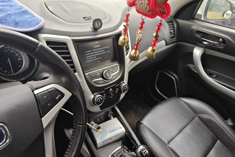 Used CHANGAN CS35 2016 1.6L Manual Luxury Model China V Standard Audio And AC Panel